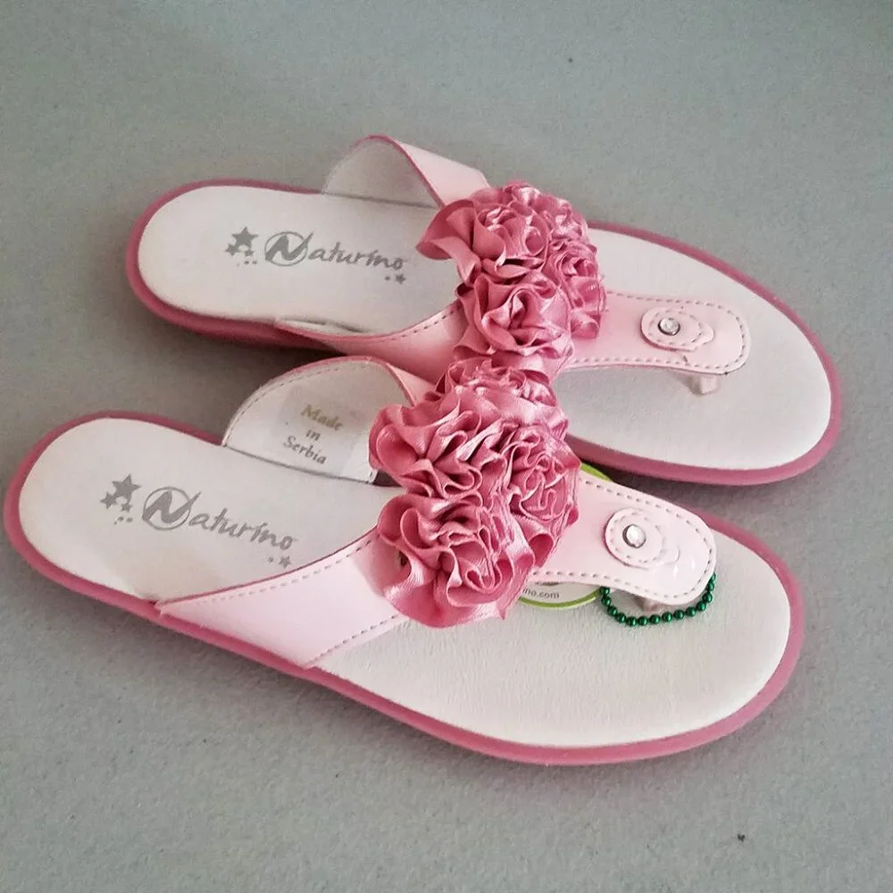Naturino Girls Pretty in Pink Slip-on Thong Sandals Shoes w/Rosette NEW size 9